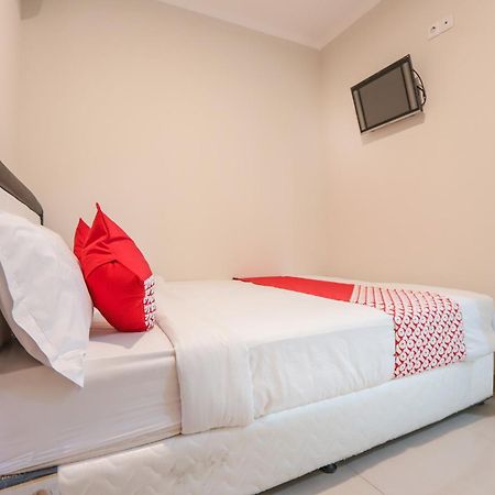 Oyo 387 Alfa Guest House Tegal  Bagian luar foto