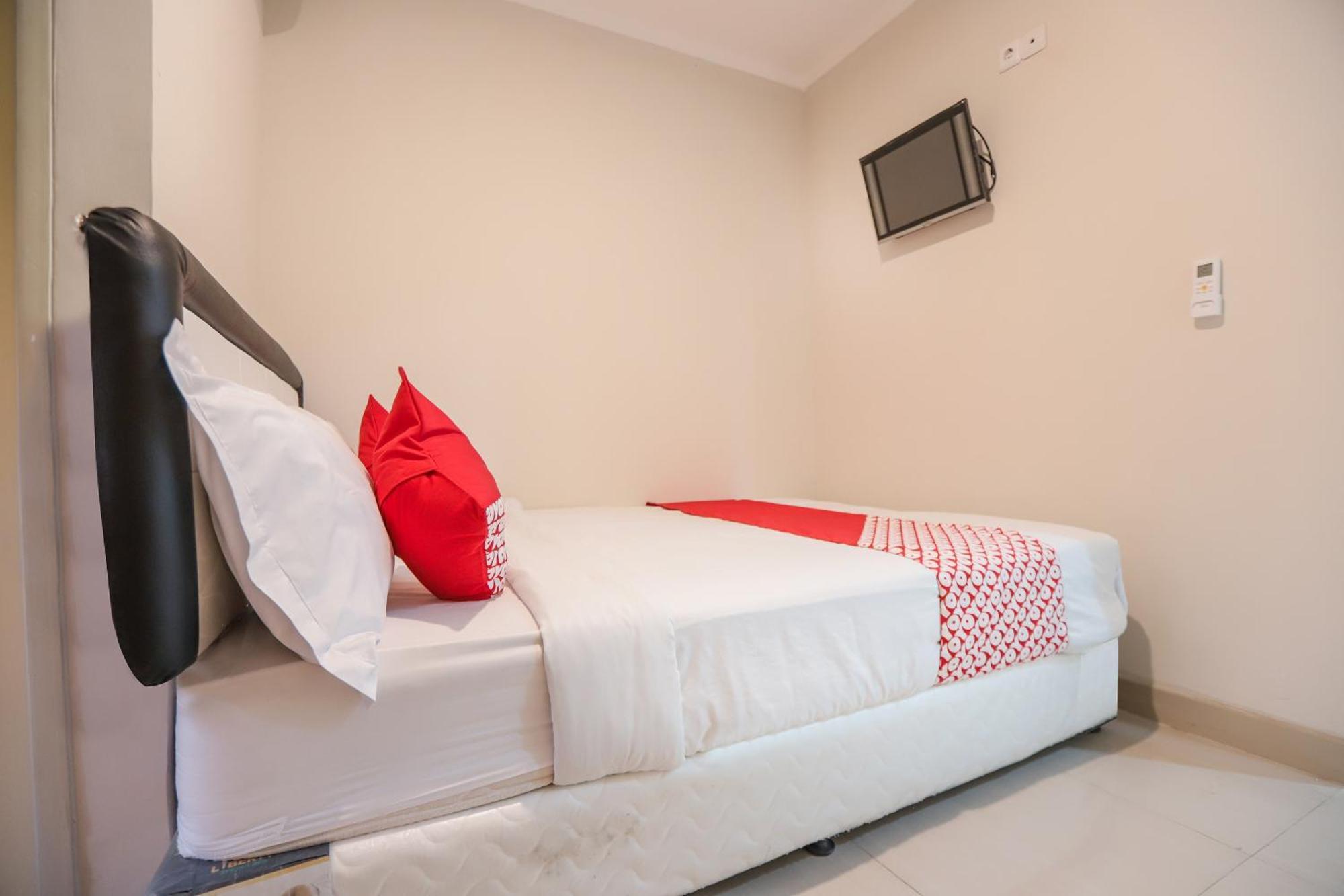 Oyo 387 Alfa Guest House Tegal  Bagian luar foto