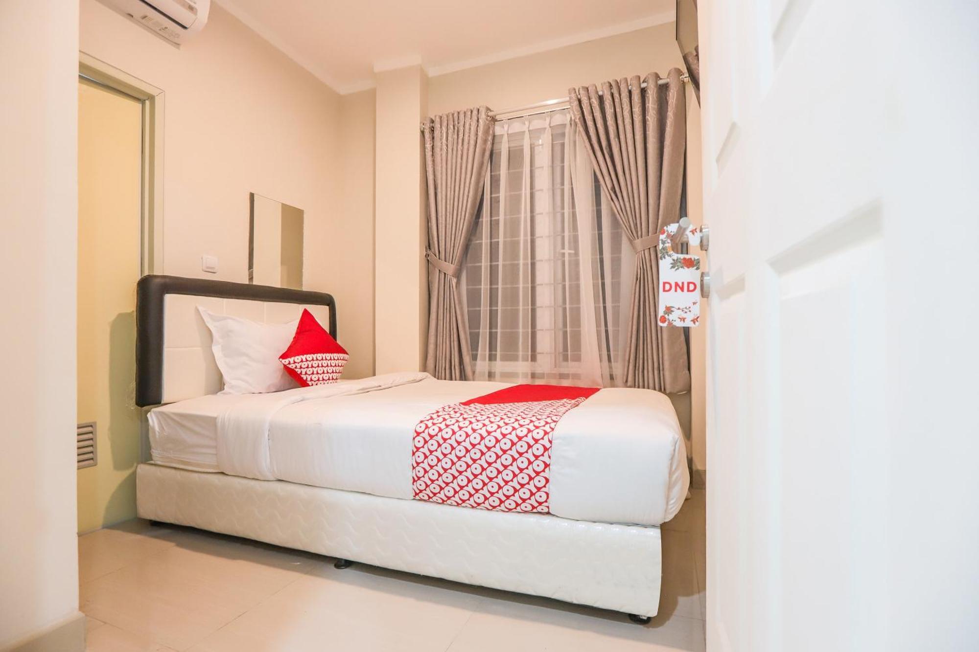 Oyo 387 Alfa Guest House Tegal  Bagian luar foto
