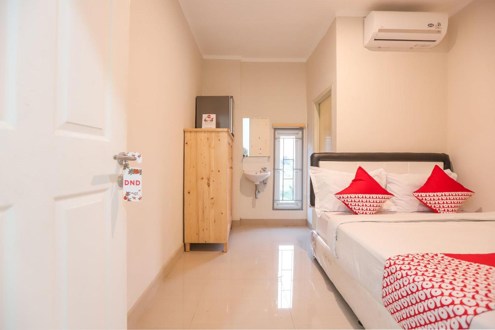 Oyo 387 Alfa Guest House Tegal  Bagian luar foto