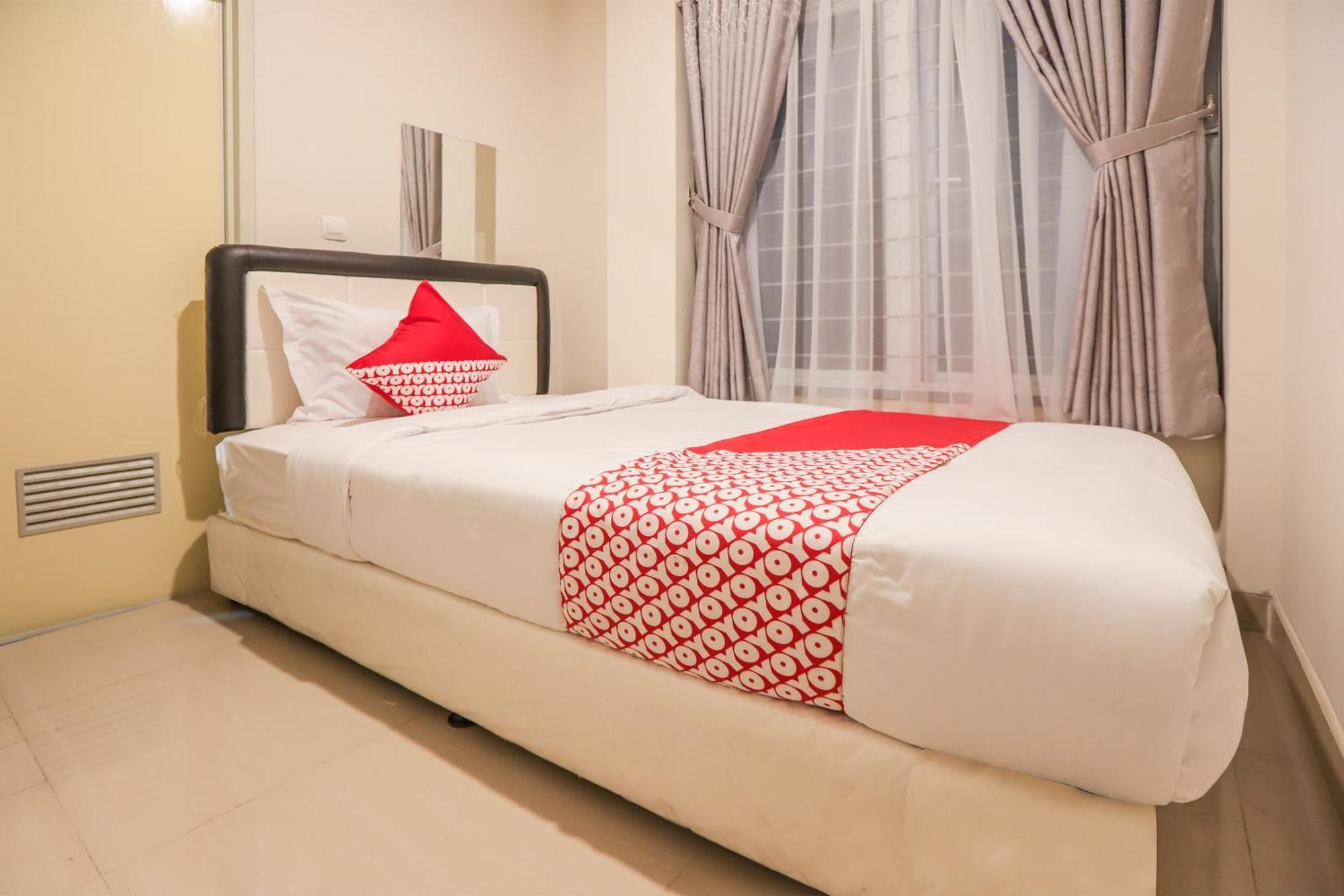 Oyo 387 Alfa Guest House Tegal  Bagian luar foto