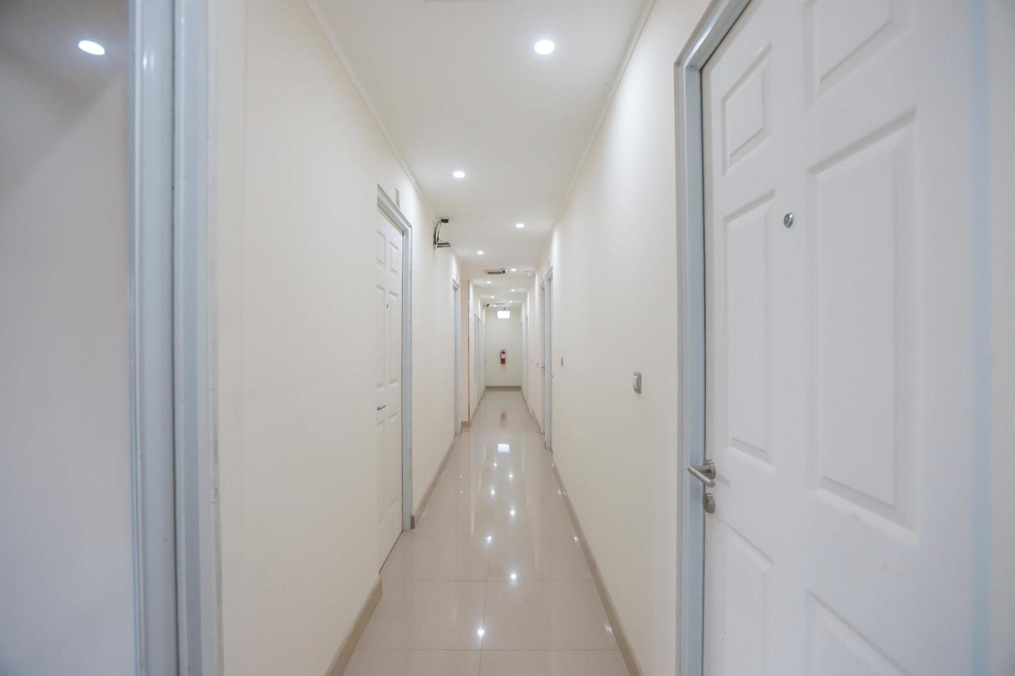 Oyo 387 Alfa Guest House Tegal  Bagian luar foto