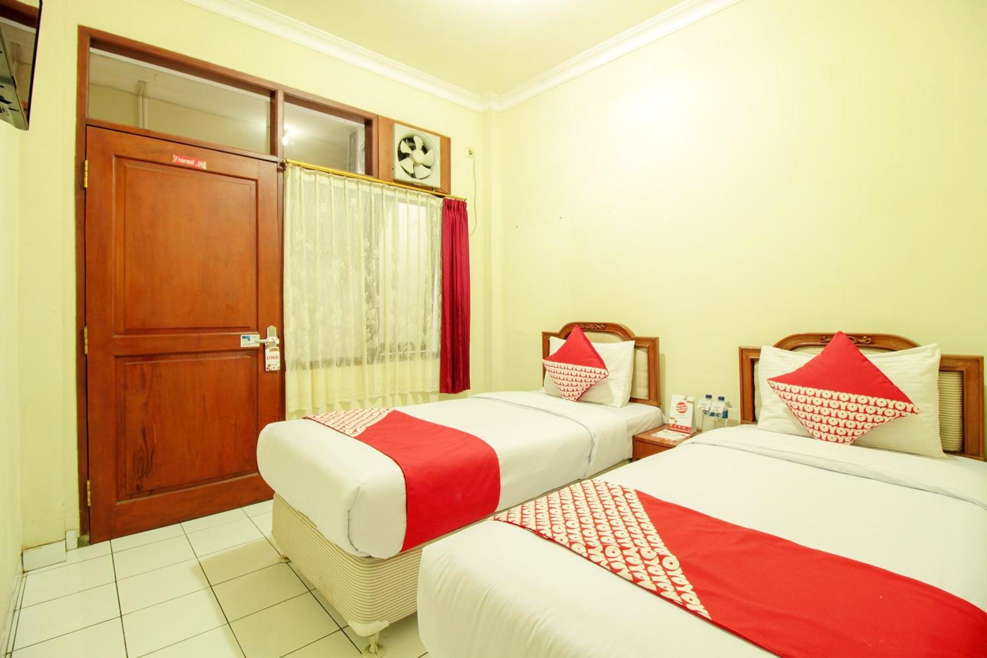 Oyo 387 Alfa Guest House Tegal  Bagian luar foto