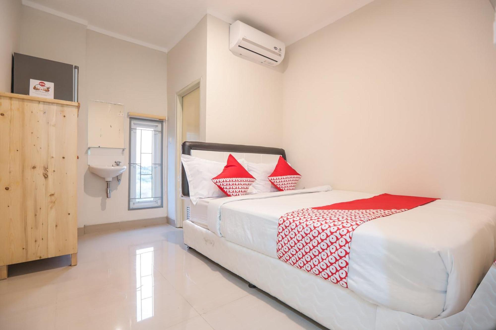 Oyo 387 Alfa Guest House Tegal  Bagian luar foto