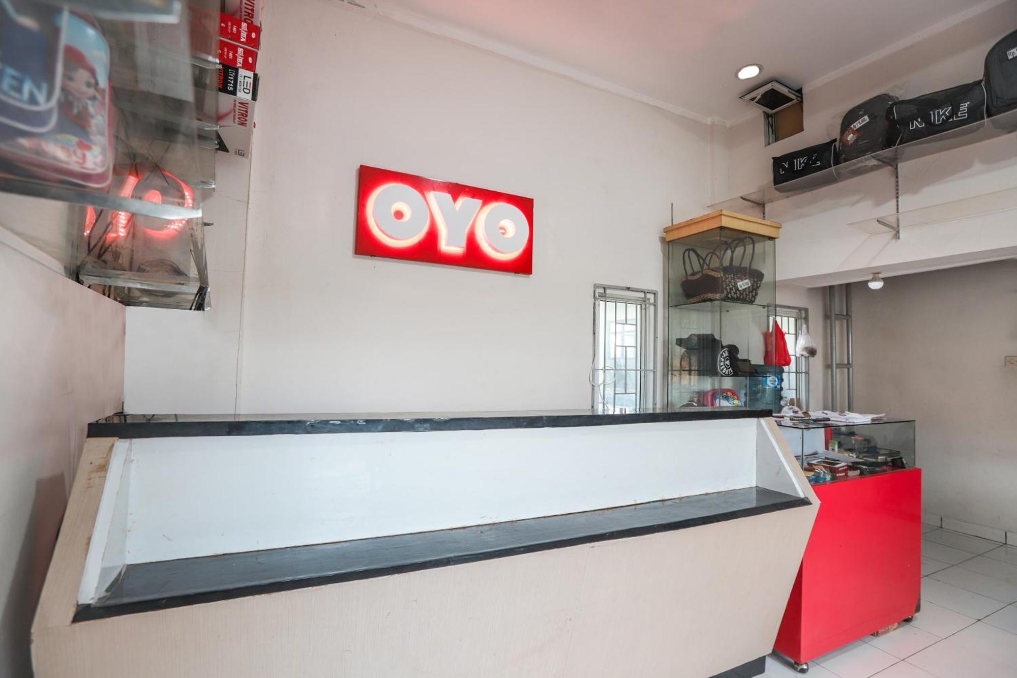 Oyo 387 Alfa Guest House Tegal  Bagian luar foto